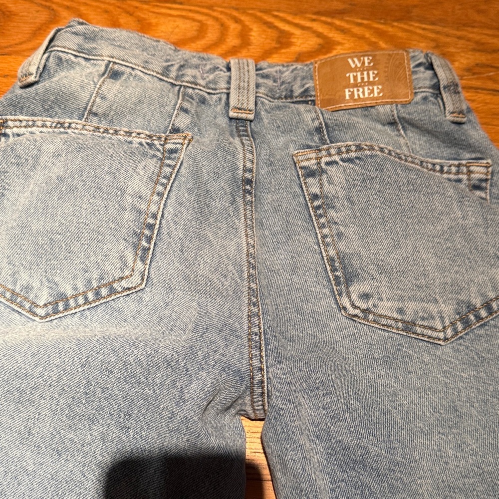 Women’s Size 25 Low-Rise Straight Leg Jeans. - Picture 3 of 6